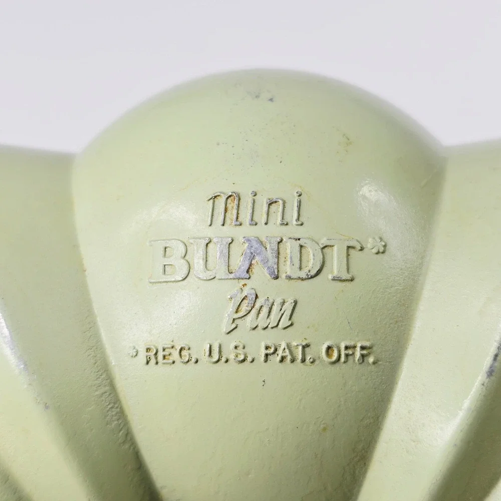 Nordic‎ Ware Mini Bundt Pan Green Baking Mold Minneapolis Vintage Kitchenware
